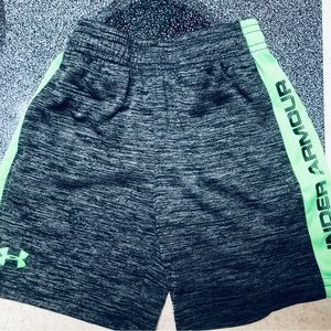 Under Armor Boys shorts